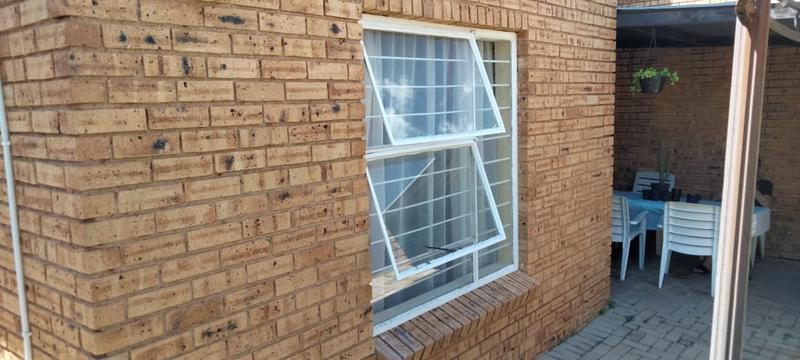2 Bedroom Property for Sale in Honeypark Gauteng