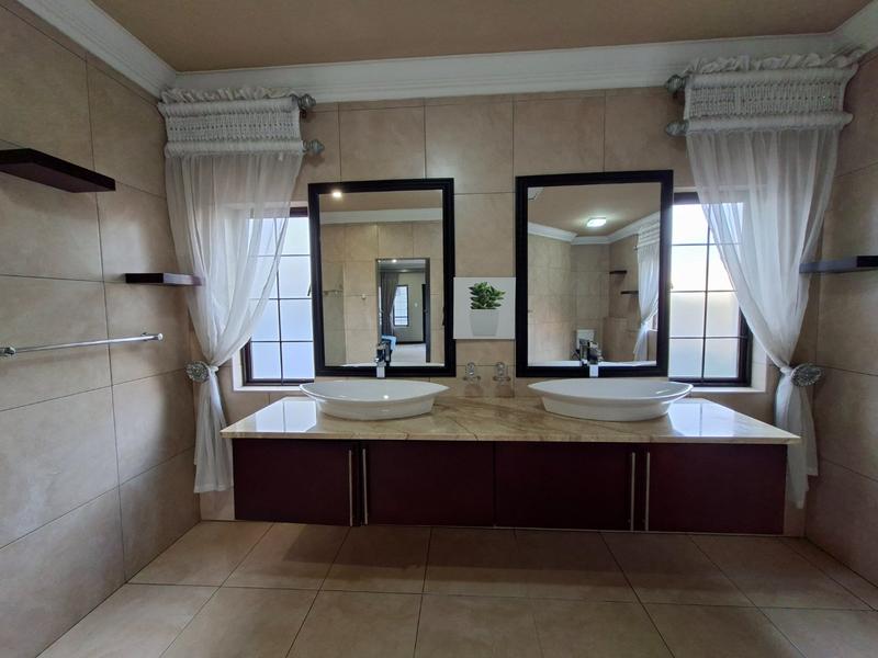 5 Bedroom Property for Sale in Midstream Estate Gauteng