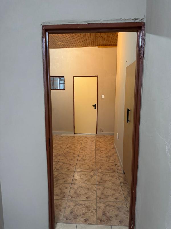 To Let 1 Bedroom Property for Rent in Delville Gauteng