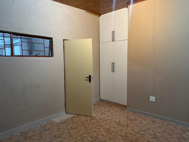 To Let 1 Bedroom Property for Rent in Delville Gauteng