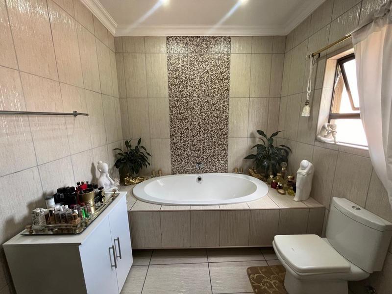 4 Bedroom Property for Sale in Vanderbijlpark SW 5 Gauteng