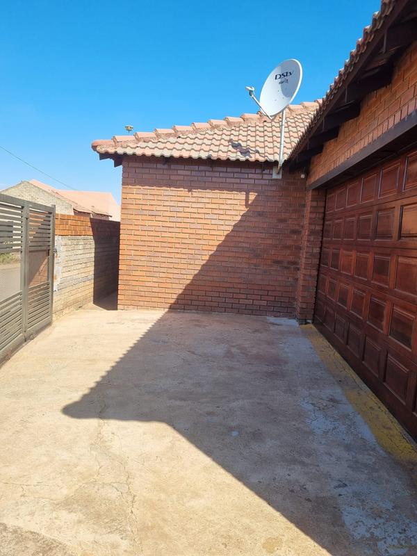 4 Bedroom Property for Sale in Vosloorus Gauteng