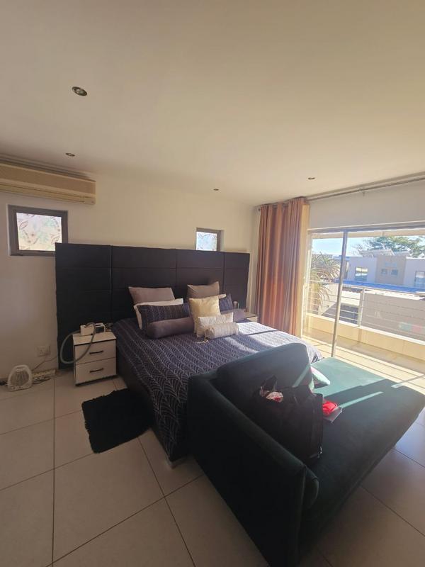 2 Bedroom Property for Sale in Sandton Gauteng