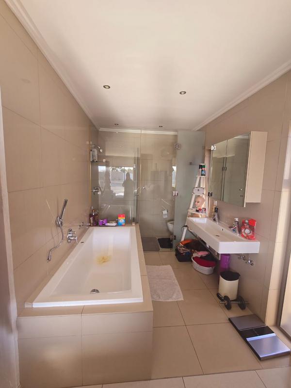 2 Bedroom Property for Sale in Sandton Gauteng