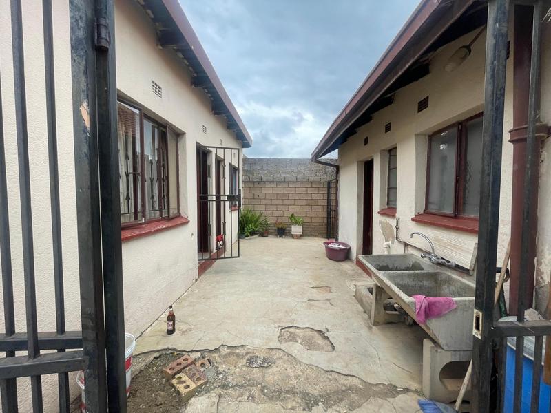 4 Bedroom Property for Sale in Meadowlands Gauteng