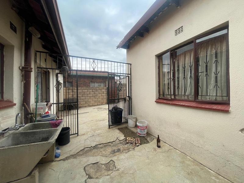 4 Bedroom Property for Sale in Meadowlands Gauteng