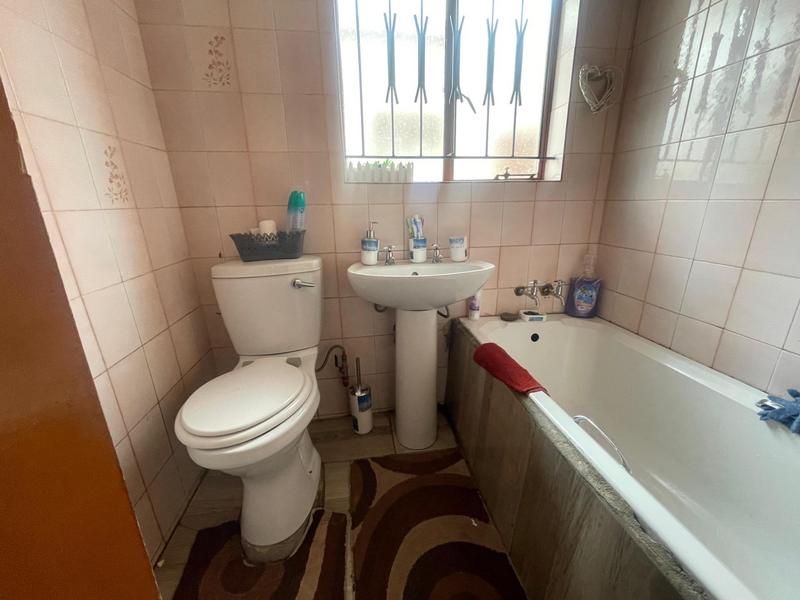 4 Bedroom Property for Sale in Meadowlands Gauteng