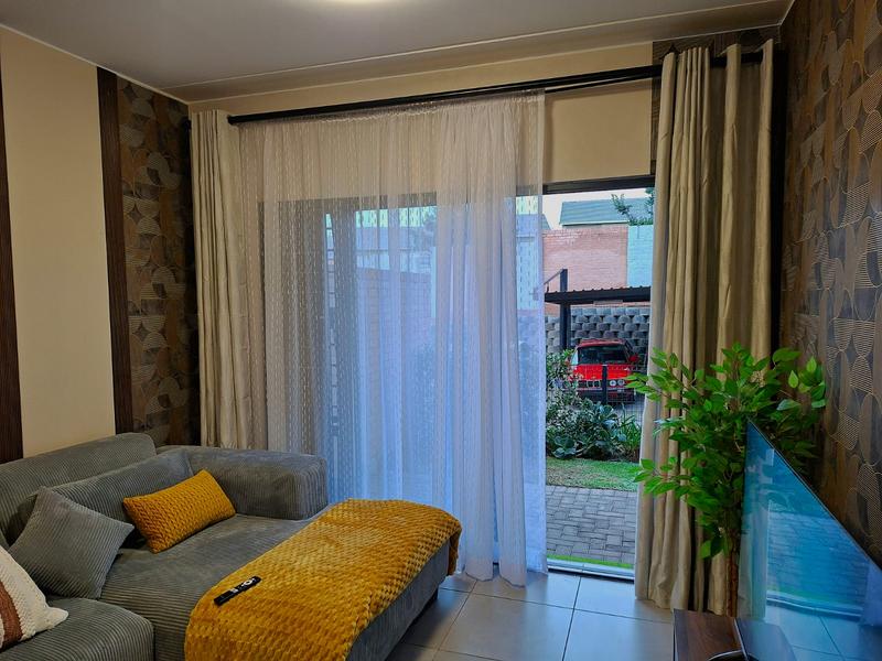 To Let 2 Bedroom Property for Rent in Vorna Valley Gauteng