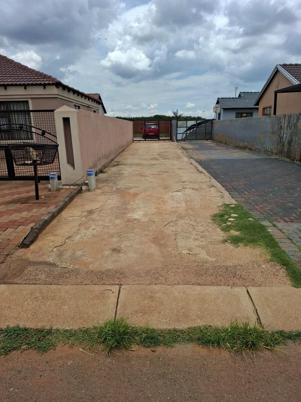2 Bedroom Property for Sale in Mapleton A H Gauteng