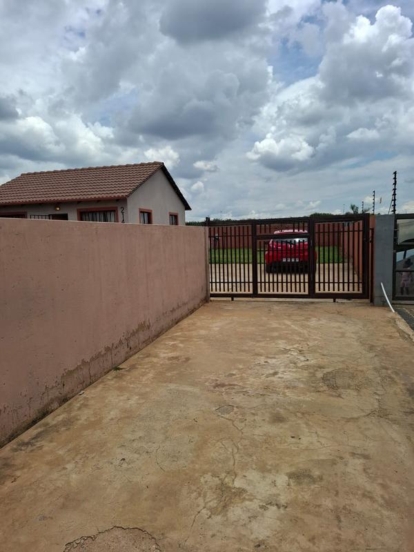 2 Bedroom Property for Sale in Mapleton A H Gauteng