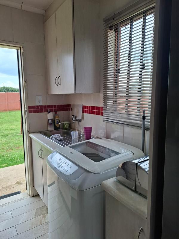 2 Bedroom Property for Sale in Mapleton A H Gauteng