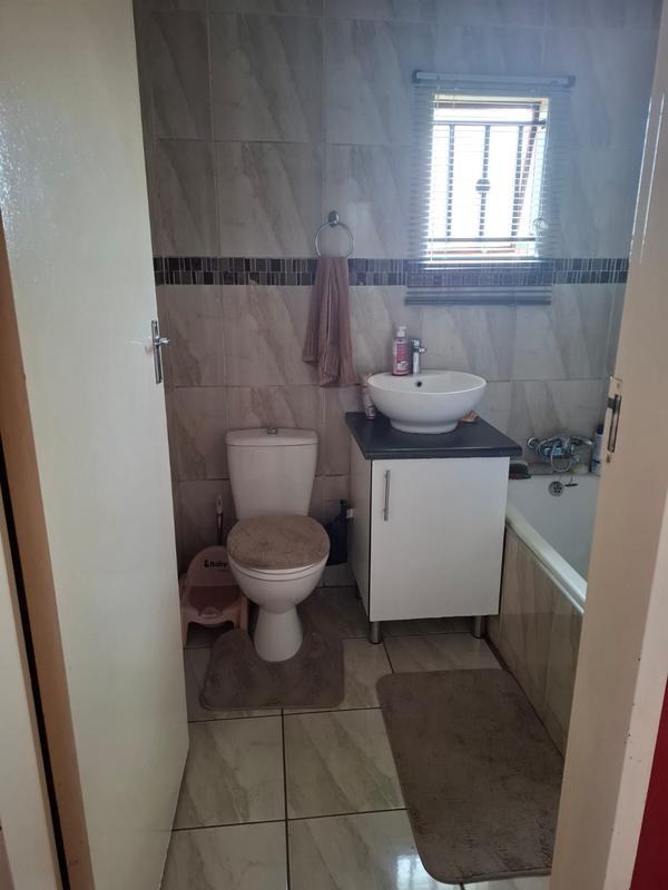 2 Bedroom Property for Sale in Mapleton A H Gauteng