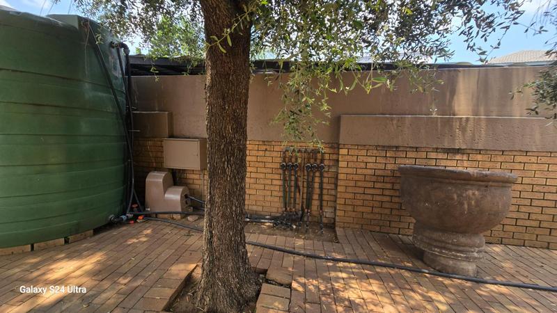 6 Bedroom Property for Sale in Sunward Park Gauteng
