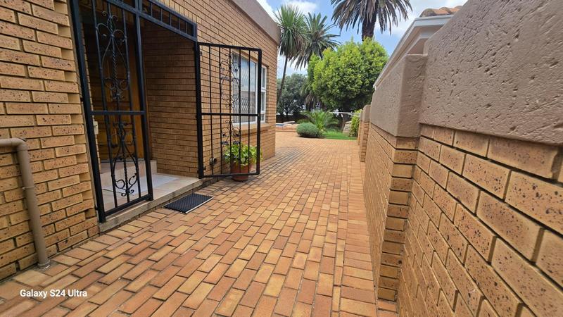 6 Bedroom Property for Sale in Sunward Park Gauteng