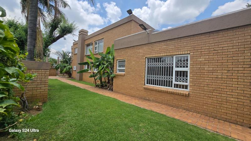 6 Bedroom Property for Sale in Sunward Park Gauteng