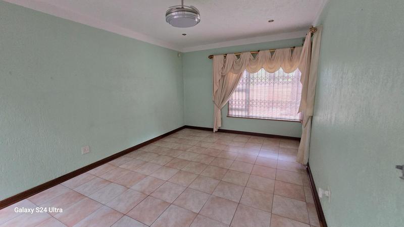 6 Bedroom Property for Sale in Sunward Park Gauteng