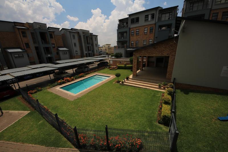 To Let 2 Bedroom Property for Rent in Barbeque Downs Gauteng