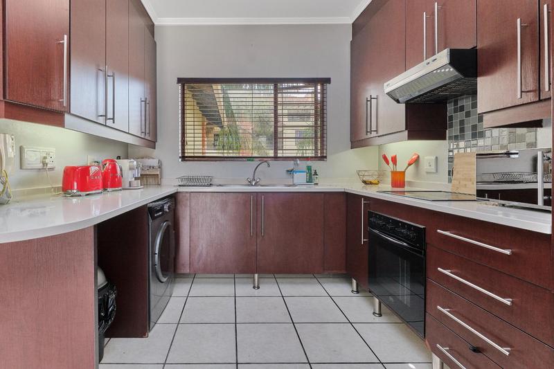 2 Bedroom Property for Sale in Sunninghill Gauteng