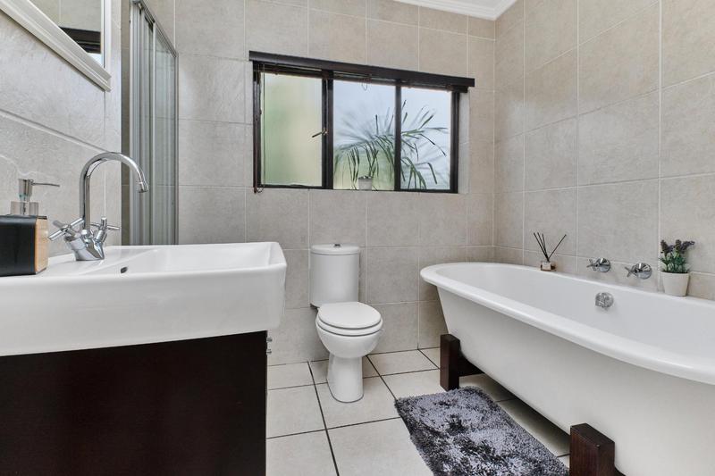 2 Bedroom Property for Sale in Sunninghill Gauteng