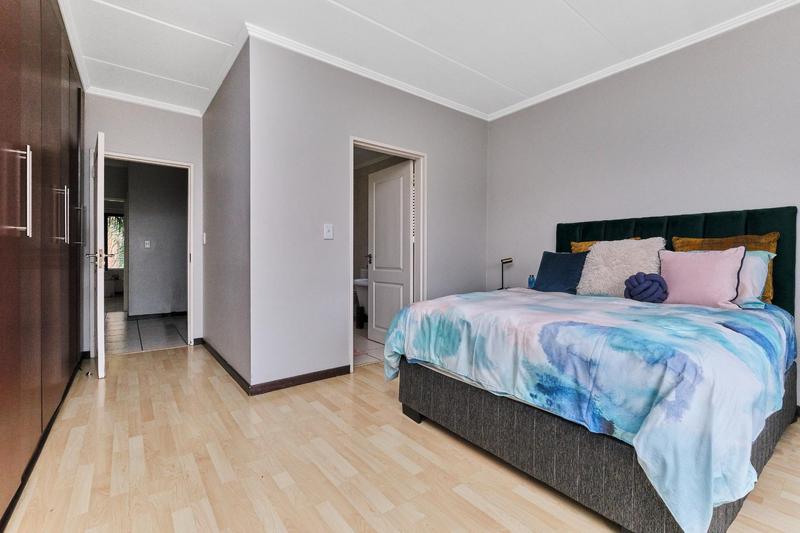 2 Bedroom Property for Sale in Sunninghill Gauteng