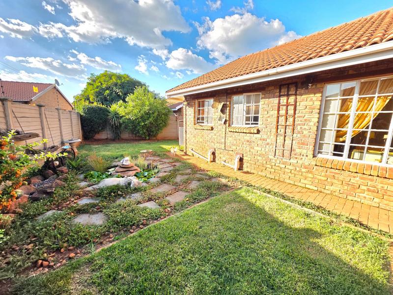 3 Bedroom Property for Sale in Kookrus Gauteng