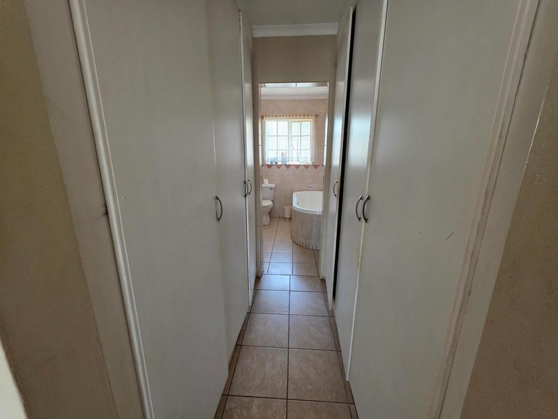 3 Bedroom Property for Sale in Kookrus Gauteng