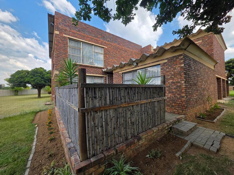 6 Bedroom Property for Sale in Nelsonia Gauteng