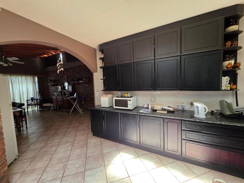 6 Bedroom Property for Sale in Nelsonia Gauteng