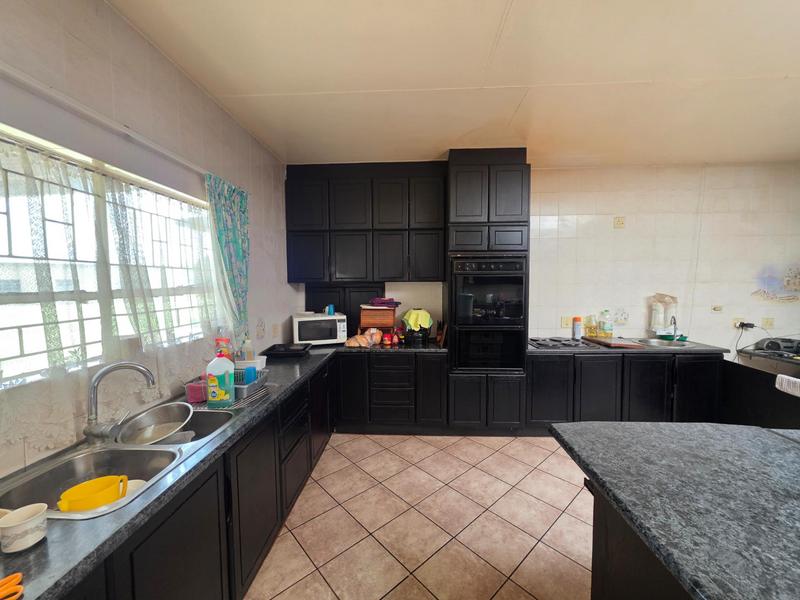 6 Bedroom Property for Sale in Nelsonia Gauteng