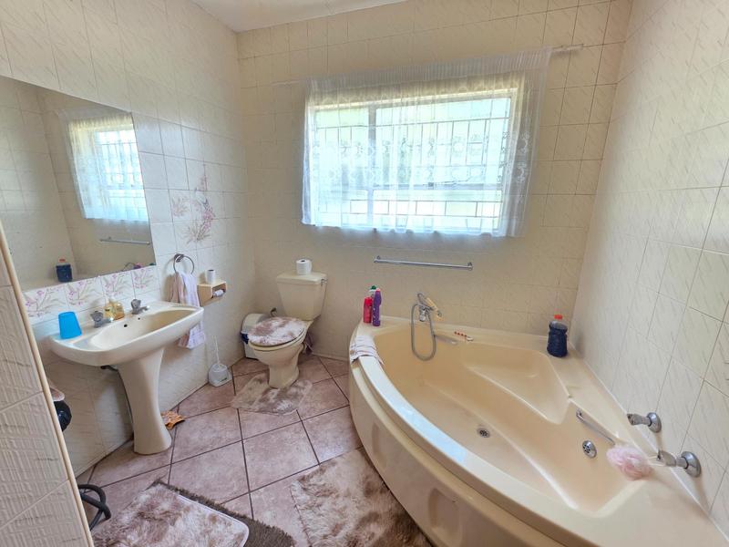 6 Bedroom Property for Sale in Nelsonia Gauteng