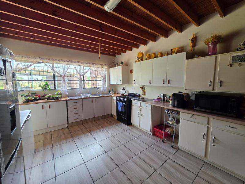 6 Bedroom Property for Sale in Nelsonia Gauteng