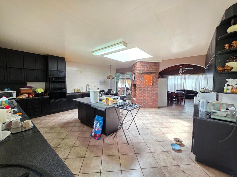 6 Bedroom Property for Sale in Nelsonia Gauteng