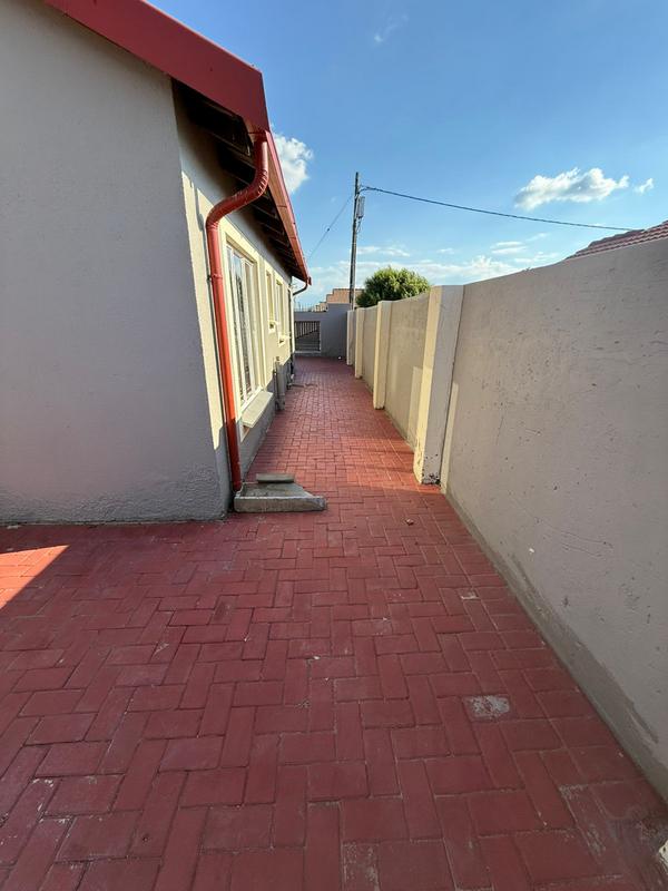 2 Bedroom Property for Sale in Rosslyn Gauteng