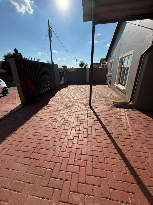 2 Bedroom Property for Sale in Rosslyn Gauteng
