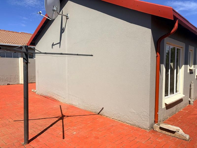 2 Bedroom Property for Sale in Rosslyn Gauteng