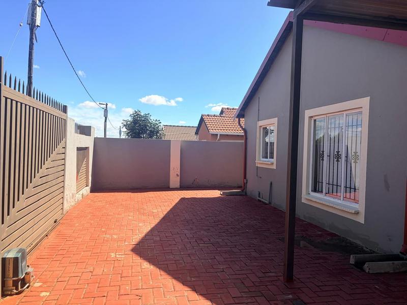 2 Bedroom Property for Sale in Rosslyn Gauteng