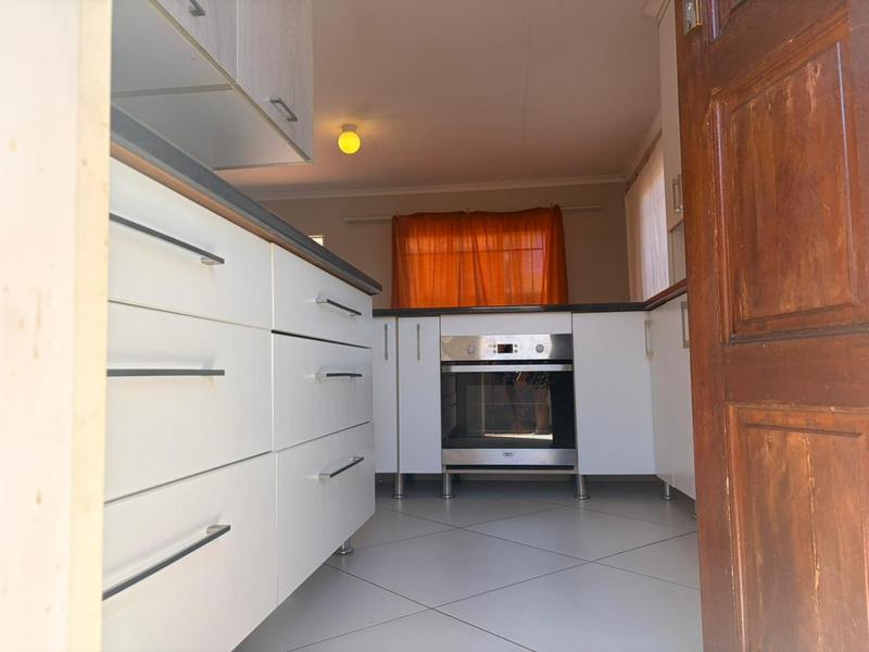2 Bedroom Property for Sale in Rosslyn Gauteng