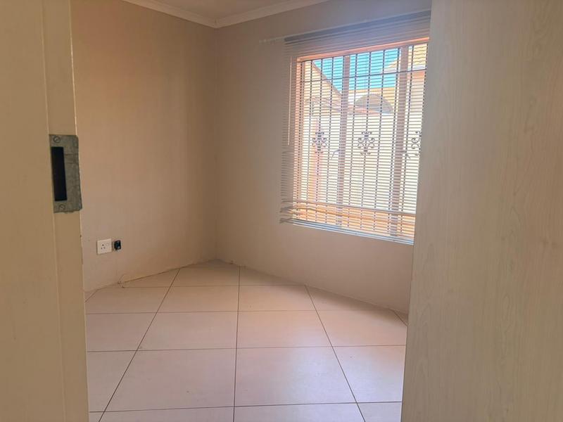 2 Bedroom Property for Sale in Rosslyn Gauteng