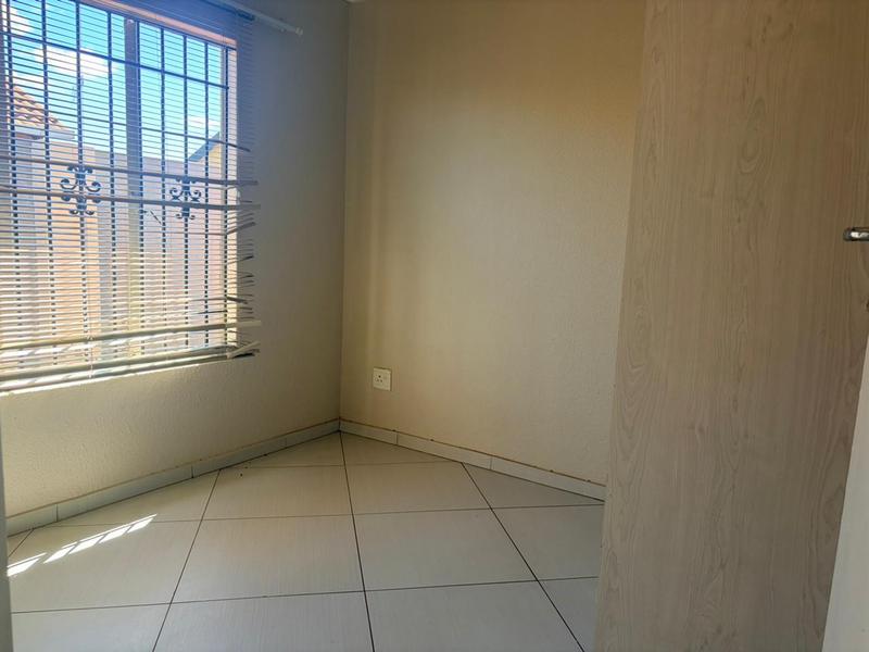 2 Bedroom Property for Sale in Rosslyn Gauteng