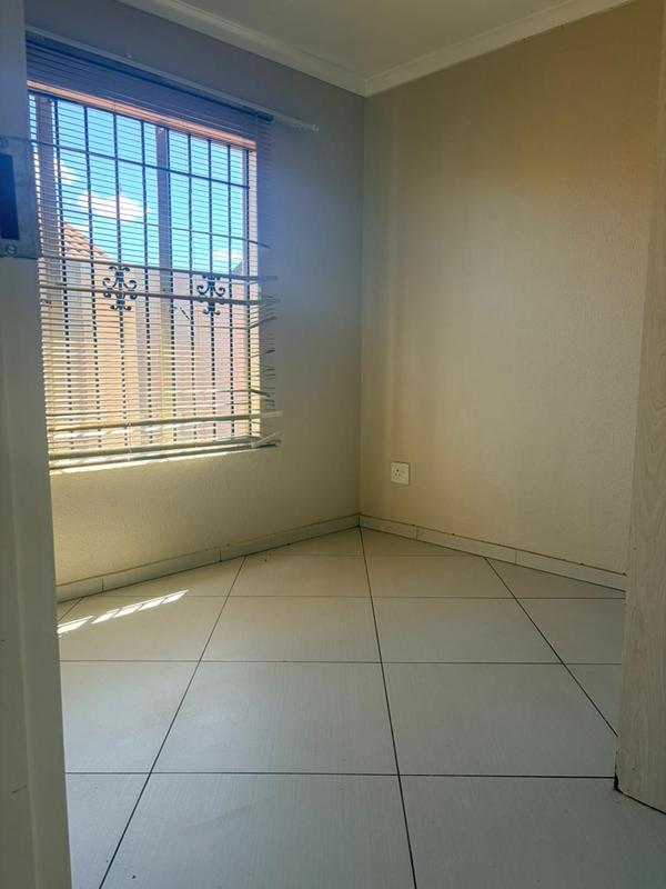 2 Bedroom Property for Sale in Rosslyn Gauteng