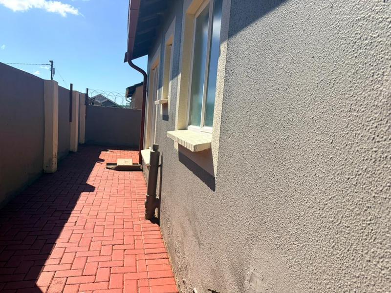 2 Bedroom Property for Sale in Rosslyn Gauteng