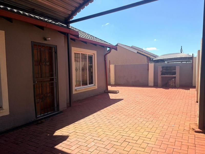 2 Bedroom Property for Sale in Rosslyn Gauteng