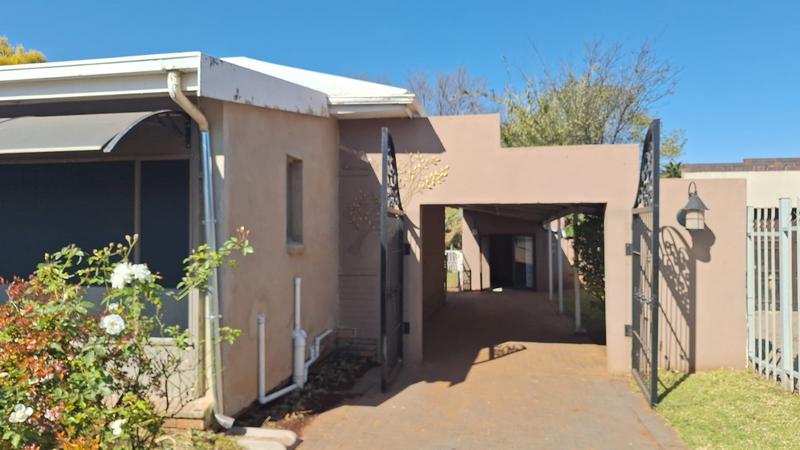 To Let 4 Bedroom Property for Rent in Dalview Gauteng