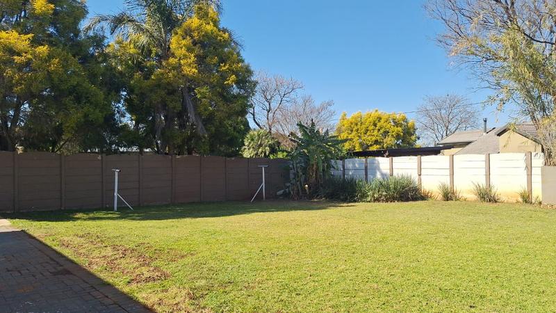 To Let 4 Bedroom Property for Rent in Dalview Gauteng
