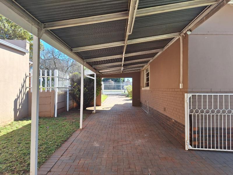 To Let 4 Bedroom Property for Rent in Dalview Gauteng