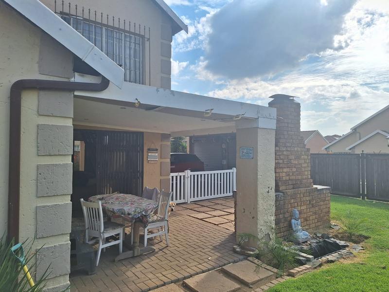 3 Bedroom Property for Sale in Sonneveld Gauteng