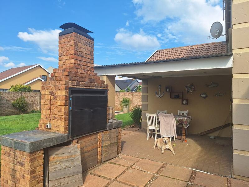 3 Bedroom Property for Sale in Sonneveld Gauteng