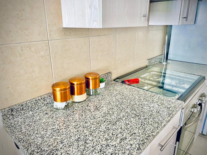 To Let 1 Bedroom Property for Rent in Beverley Gauteng