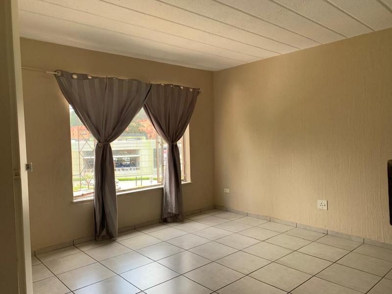2 Bedroom Property for Sale in Helderkruin Gauteng