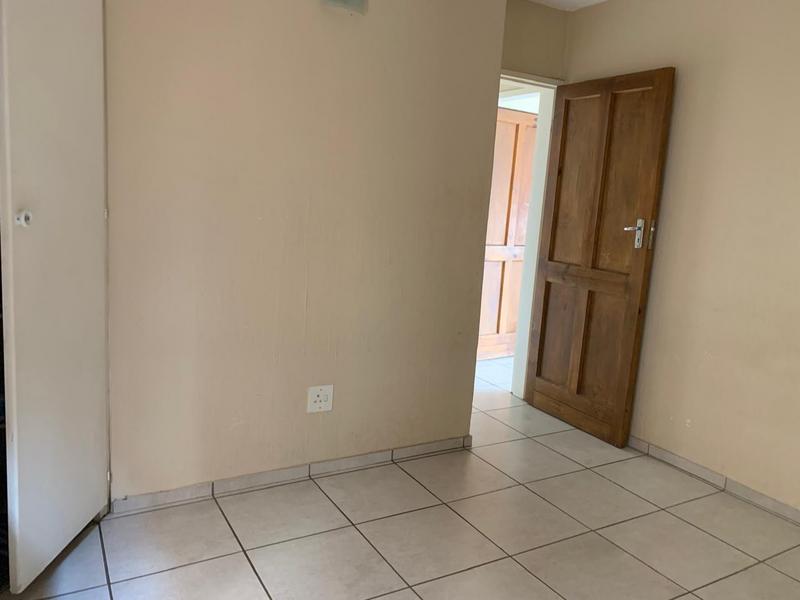 2 Bedroom Property for Sale in Helderkruin Gauteng